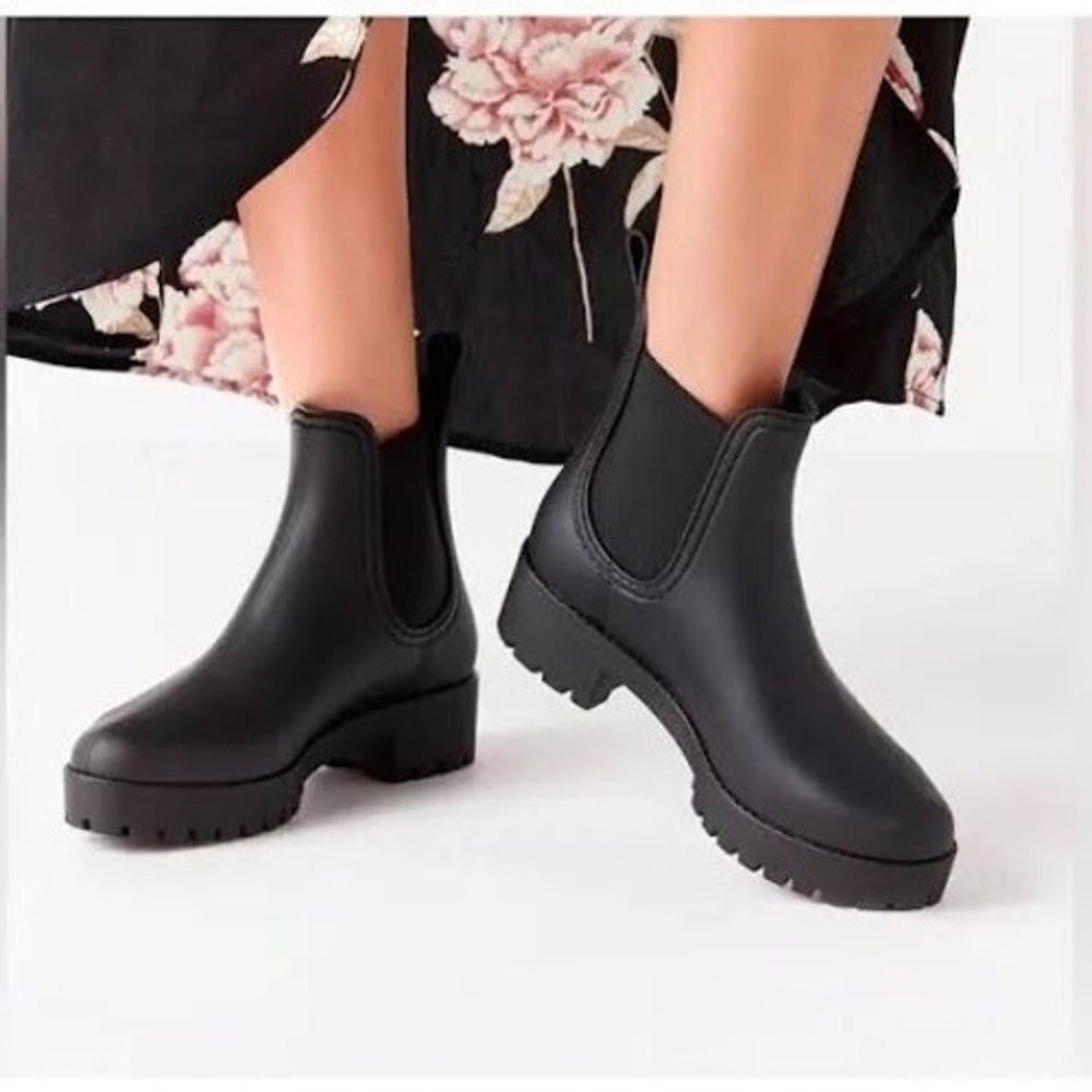 Jeffrey Campbell Matte Black Rubber Chelsea Rain Boots Lug Sole Ankle Size 9